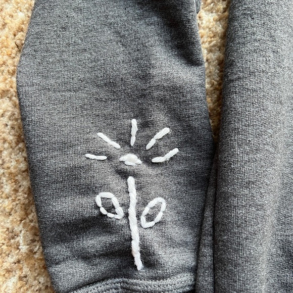 Champion Womens Medium Dark Gray Crewneck Sweatshirt Detail On Sleeve - Picture 2 of 5